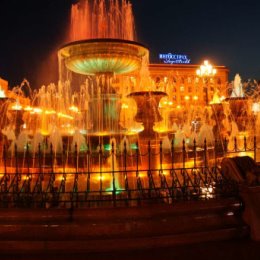 Фотография "фонтаны на Центральной площади"