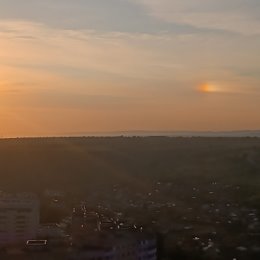 Фотография "Сегодня утром в небе на рассвете появилось светящиеся малое второе солнце Красноярск"