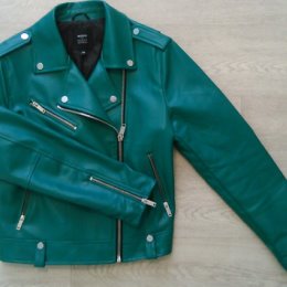 Фотография "куртка,фирма MODIS,размер 48-50.на рукаве еле заметная царапина(смотрите на соседнем фото).цена 900 р."