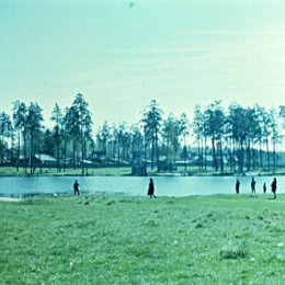 Фотография "Фото от нашего подписчика.
Школьное озеро.
1970 год. 
Фото из семейного архива: Вадима Лякишева. 
#Зеленоград #Ретро_Зеленоград #История_города"