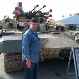 Фотография "Expo Arms-2011.  Терминатор, чтоб предедущим машинкам на поле не скучно было :)."