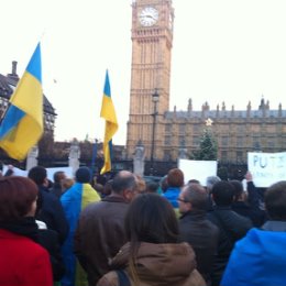 Фотография "London: неділя 8 грудня! Пікет біля Парламенту. Разом нас багато! - нас не подолати!!!"