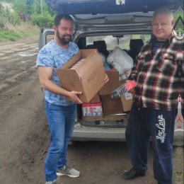 Фотография "Сын приехал с Оренбурга, Рафаэль из Москвы. Вклад в гуманитарную помощь Донбассу."