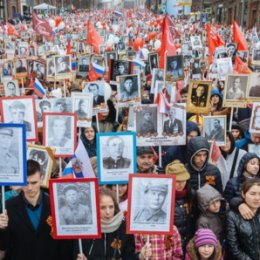 Фотография "Изготовление табличек для акции "Бессмертный полк" "