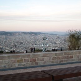Фотография "А это Барселона с горы Монжуик. Если бы не доминанта Собора Святого Семейства, от хибар "Миллионера из трущоб" и не отличить :)"
