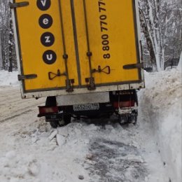 Фотография "Как надо впарковался. А через него летать должны #оленинадороге"