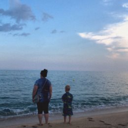 Фотография "Ллорет-де-мар Вечером у моря с внуком ."