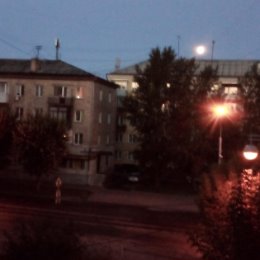 Фотография "Svobodny avenue, 06:16, это не солнце, а луна."