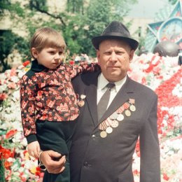 Фотография " Сын Рома с дедушкой. 1983год"