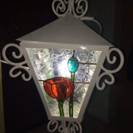 Фотография "https://www.instagram.com/p/BneqKlmF8QT/?igref=okru
Был старый уличный фонарь с разбитыми стёклами. А получился замечательный светильник с витражными стёклами! Да будет свет!"