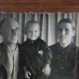 Фотография "Михеевы Никита Тимофеевич, Фёкла Алексеевна и сын Володя."