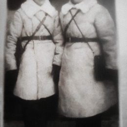 Фотография "Мой дед Рогов Филипп Иванович (слева). Награждён Орденом Ленина за Финскую войну. Погиб в 1943"