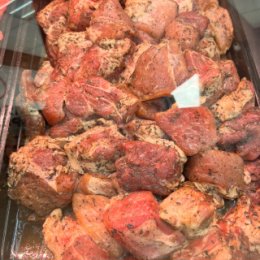 Фотография "Приготовили для вас вкуснейший шашлык к выходным)(состав шея свинина +окорок свиной)цена 499кг"