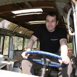 Фотография "май 2007. Где-то в сосновоборских лесах, в ржавом автобусе - призраке из прошлого..."