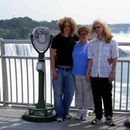 Фотография "Мы с сыновьями
Niagara Falls, 2005"