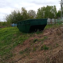 Фотография "Вот такой контейнер под мусор поставили около кладбища. Спасибо!!!"