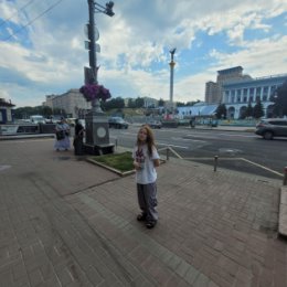 Фотография "Киев,  друзья, собачка Шипперке,эмоции) 
Майдан))
Не смотря ни на что- жизнь прекрасна и продолжается (люди на заднем плане не с нами, если чё)"