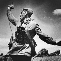 Фотография ""Комбат" Легендарная фотография,времен Великой Отечественной войны,которая стала символом Победы,наряду с фотографией "Знамя Победы над Рейхстагом""