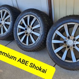 Фотография "265-50-19 липучка Bridgestone, Euro Premium, в наличии  
Редкие и дорогие диски Abe Shokai LTD. EuroPremium, 
производятся под заводские параметры 
PORSCHE Cayenne, VOLKSWAGEN Touareg, AUDI Q7 
PCD 5/130 ширина 8,5j вылет +59 ЦО 71,6 
Шины липучка 265/50R19 Bridgestone Blizzak DM-V2 
пр-во Япония 2016 год, остаток 80%"