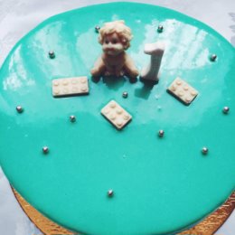 Фотография "Муссовый тортик на годик прекрасного малыша😀 Фигурки из шоколада."