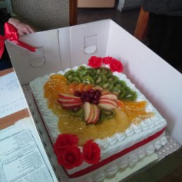Фотография "Вот такой тортик приподнес нам самый молодой сотрудник на 8 марта"