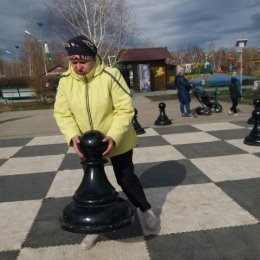 Фотография "Играю в шахматы . Парк  . Барнаул. Апрель 2024 г."