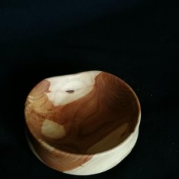Фотография "Тарелочка из жасмина, диаметр 80мм,возраст дерева около 30 лет. "
