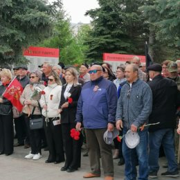 Фотография "9мая Великий праздник, возложение цветов у вечного огня... "