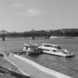 Фотография "Т/х "Москва-5" у причала "Городской сад". Калинин (Тверь). 1971 г.

Фото Владислава Бебко"