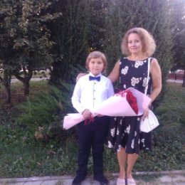 Фотография "Игорь и мама идут в школу. 1-го сентября 2022 года. Белгород."