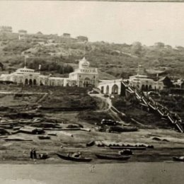 Фотография "Водный порт после 1952 года с пямятниками"