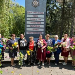 Фотография "Цветы Победителям.Мы помним,мы благодарим своих Героев.Клуб,,Откровение'' вспоминает Ветеранов ВОВ."