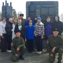 Фотография "Казаки Тулунского ХКО «Станица Покровская» и воспитанники казачьего военно-патриотического клуба «Витязь», Ксения, проходила мастер-класс по изготовлению дневной нормы хлеба в блокадном Ленинграде с историческим экскурсом «Вкус блокадного хлеба». "