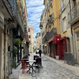 Фотография "Город просыпается … Франция , утро , кофе … ( скоро придут клиенты , как правило одинокие старички ) "