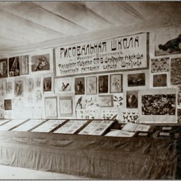 Фотография "Экспонаты Рисовальной школы на выставке Иваново-Вознесенского кружка любителей художеств. 1912г."