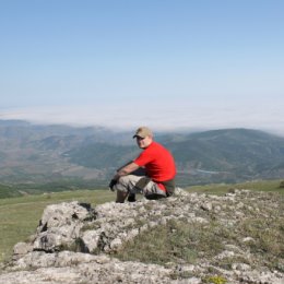 Фотография "Крым, май 2013, массив Караби. Внизу, под облаками где-то там море..."