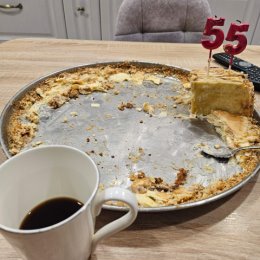 Фотография "День рождения грустный праздник и торт кто-то сожрал 😋😁👍"