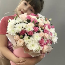 Фотография "Моя маленькая помощница Дашуля💕🌷💕"