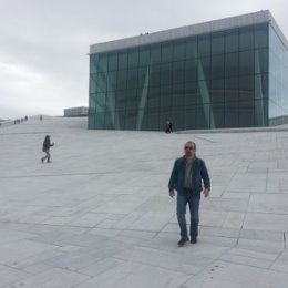 Фотография "Для того, чтобы попасть в здание оперы в городе Осло, нужно быть в хорошей физической форме"