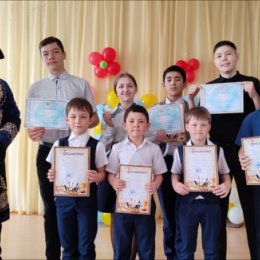 Фотография "Награждение юных шахматистов и пауэрлифтёров Целинной ОШ на школьной линейке, посвященной празднику "Наурыз"."