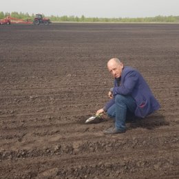 Фотография "Первая борозда.Какой запах почвы ...!!!"