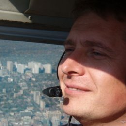 Фотография "Осень 2007. 2000 метров над Торонто. В первый раз управляю самолетом. Ощущения на вылет!!!"
