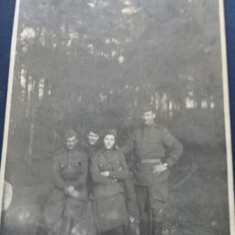 Фотография "Победа 1945 год. Мама и однполчане"