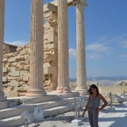 Фотография "Тиина рядом с Акрополем"