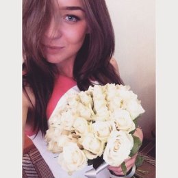 Фотография "Любимые цветы, белые розы.
Наверное, когда-нибудь, ты сделаешь меня счастливый."