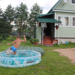 Фотография "Лето 2014, Денис купается в бассейне"