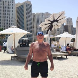 Фотография "17.03.2025г. ОАЭ. Дубай-Марина, цветок, пляжный вай-фай. "