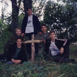 Фотография "В.О.В.М.А. : Вова (я), Олег, Виталя, Марсель, Александр (на фото справо-налево). 2000год- отдых в Кануевке"