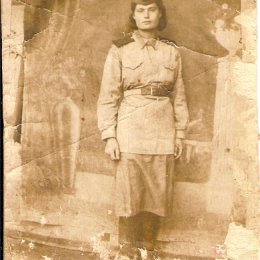 Фотография "Моя мама-Сухомлинова П Т(Дяденко) 1944Г"