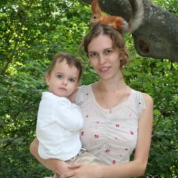 Фотография "Алупкинский парк, сентябрь 2008.
Мы с дочкой встретили белку!"